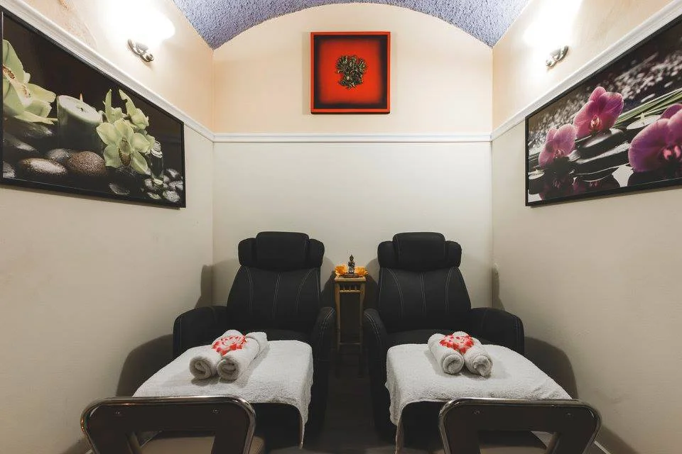 Intenzivní relax pro dva: finská sauna a 60–90min. masáž dle výběru