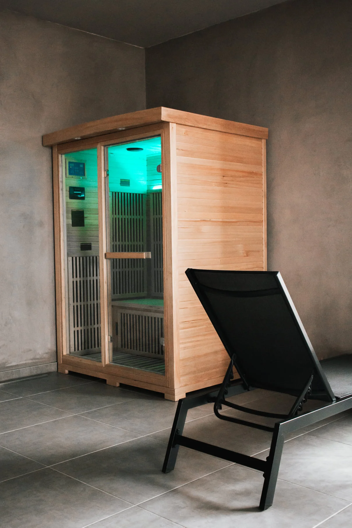 Parádní relax: vstup na 150 min. do saunového světa a lahev sektu pro dva