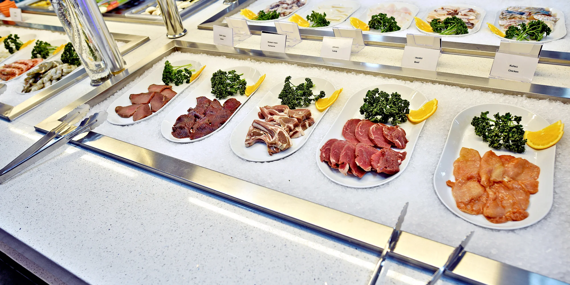 Snězte, co můžete v Bufet GoWok na Smíchově: sushi, wok i grilované speciality a nápoj