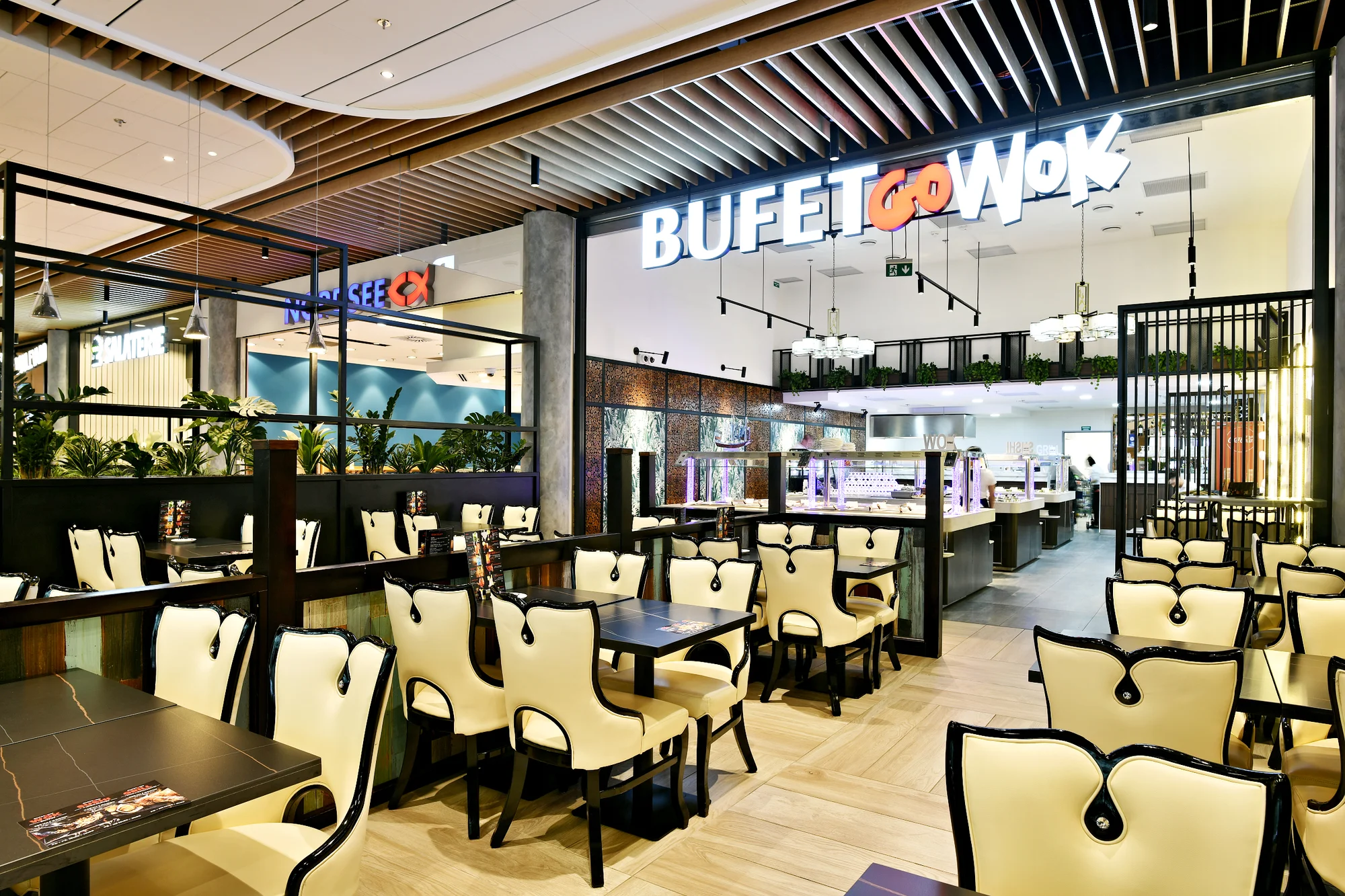 Snězte, co můžete v Bufet GoWok na Smíchově: sushi, wok i grilované speciality a nápoj