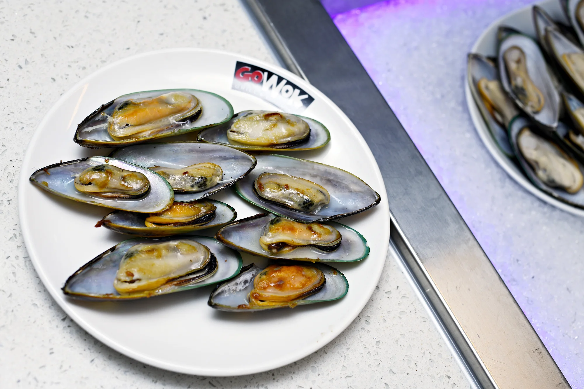 Snězte, co můžete v Bufet GoWok na Smíchově: sushi, wok i grilované speciality a nápoj