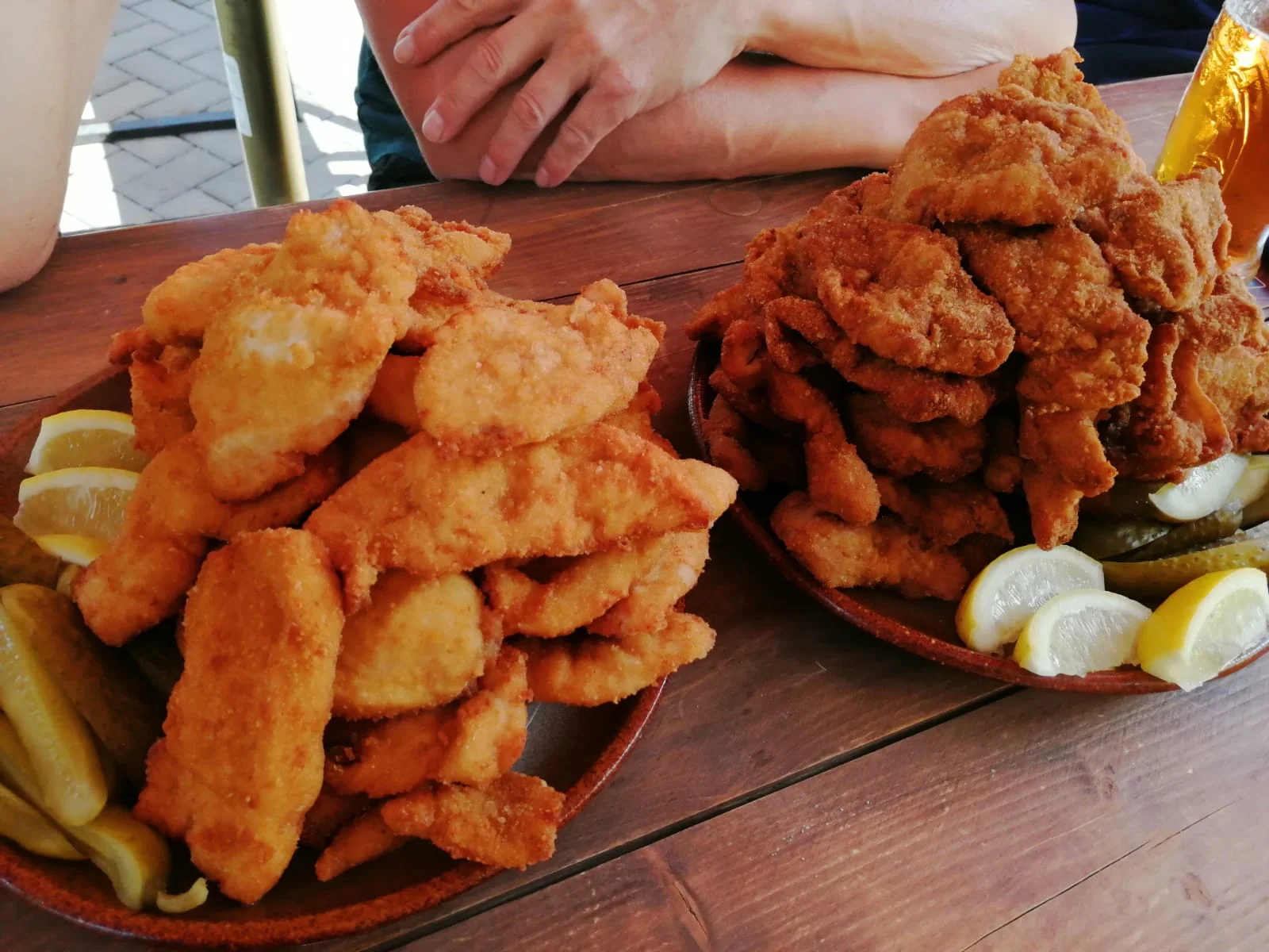 1 nebo 2 kg šťavnatých řízků podle chuti: kuřecí, vepřové nebo mix v restauraci Pod Jasanem