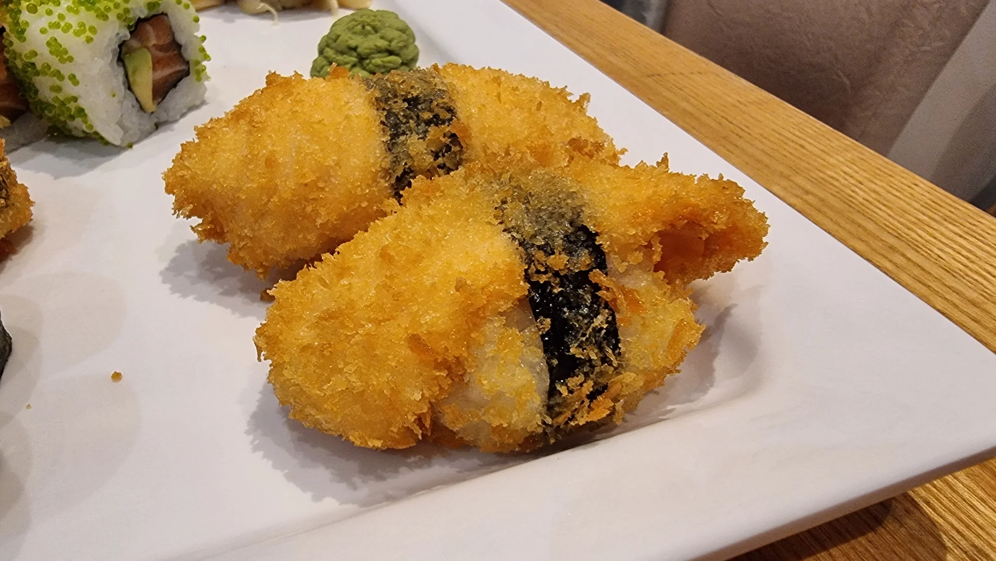 Pestrý set 56 nebo 68 ks sushi s lososem, okurkou i avokádem