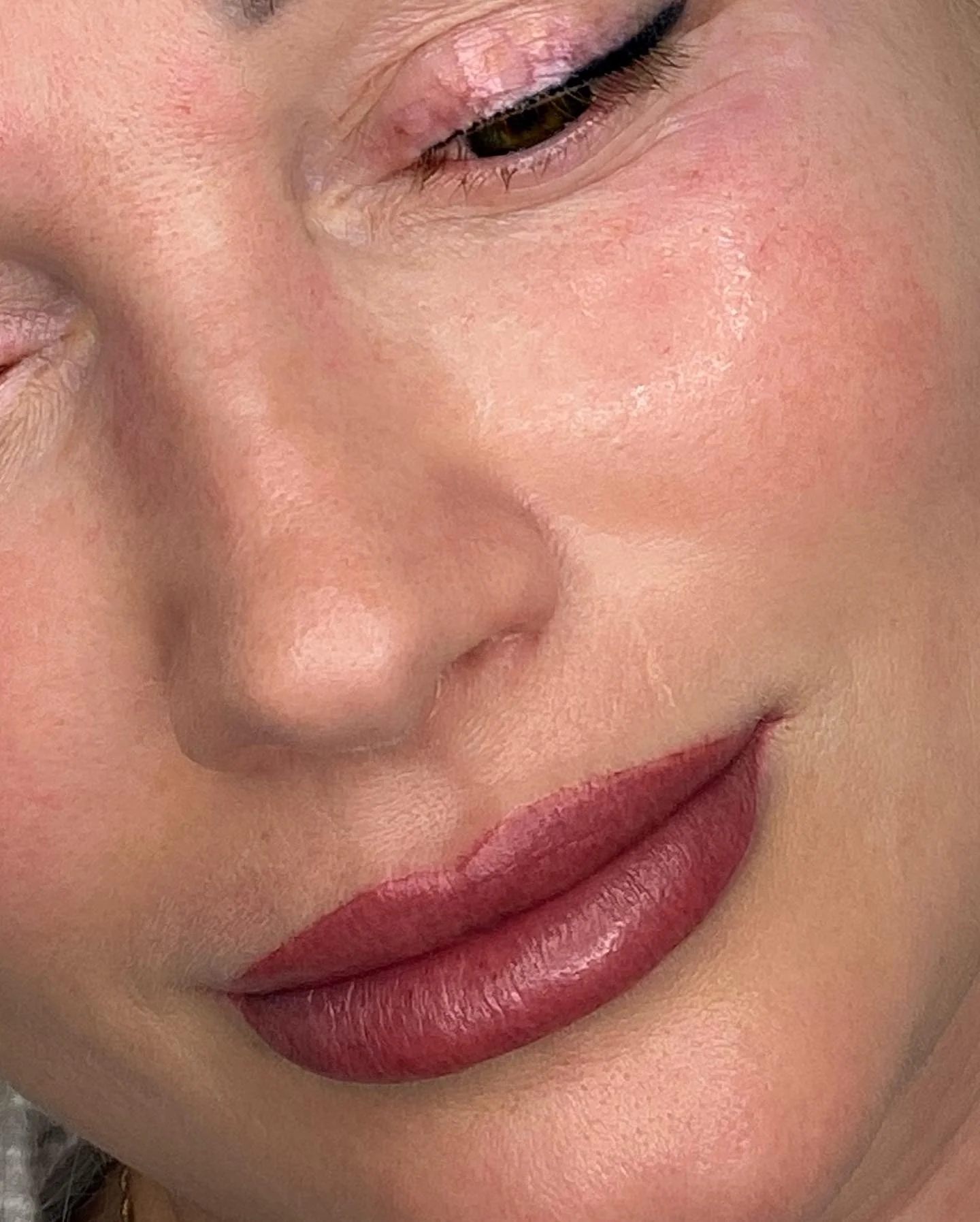 Permanentní make-up: oční linky, obočí pudrovou metodou i výplň rtů