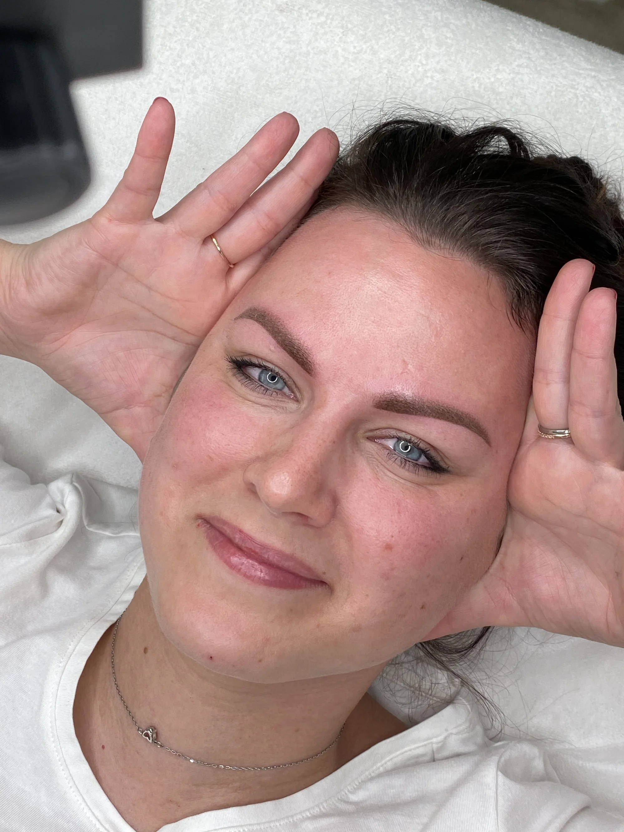 Permanentní make-up: oční linky, obočí pudrovou metodou i výplň rtů