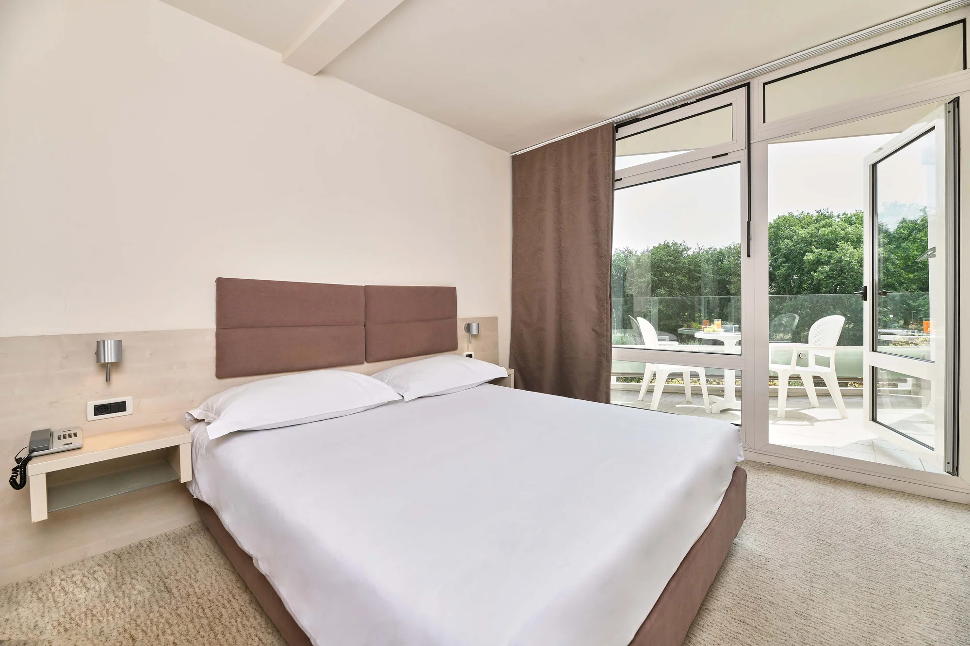 Dovolená v Poreči na Istrii: hotel 100 m od pláže, bazény, polopenze+ a 1 dítě do 11,9 let zdarma