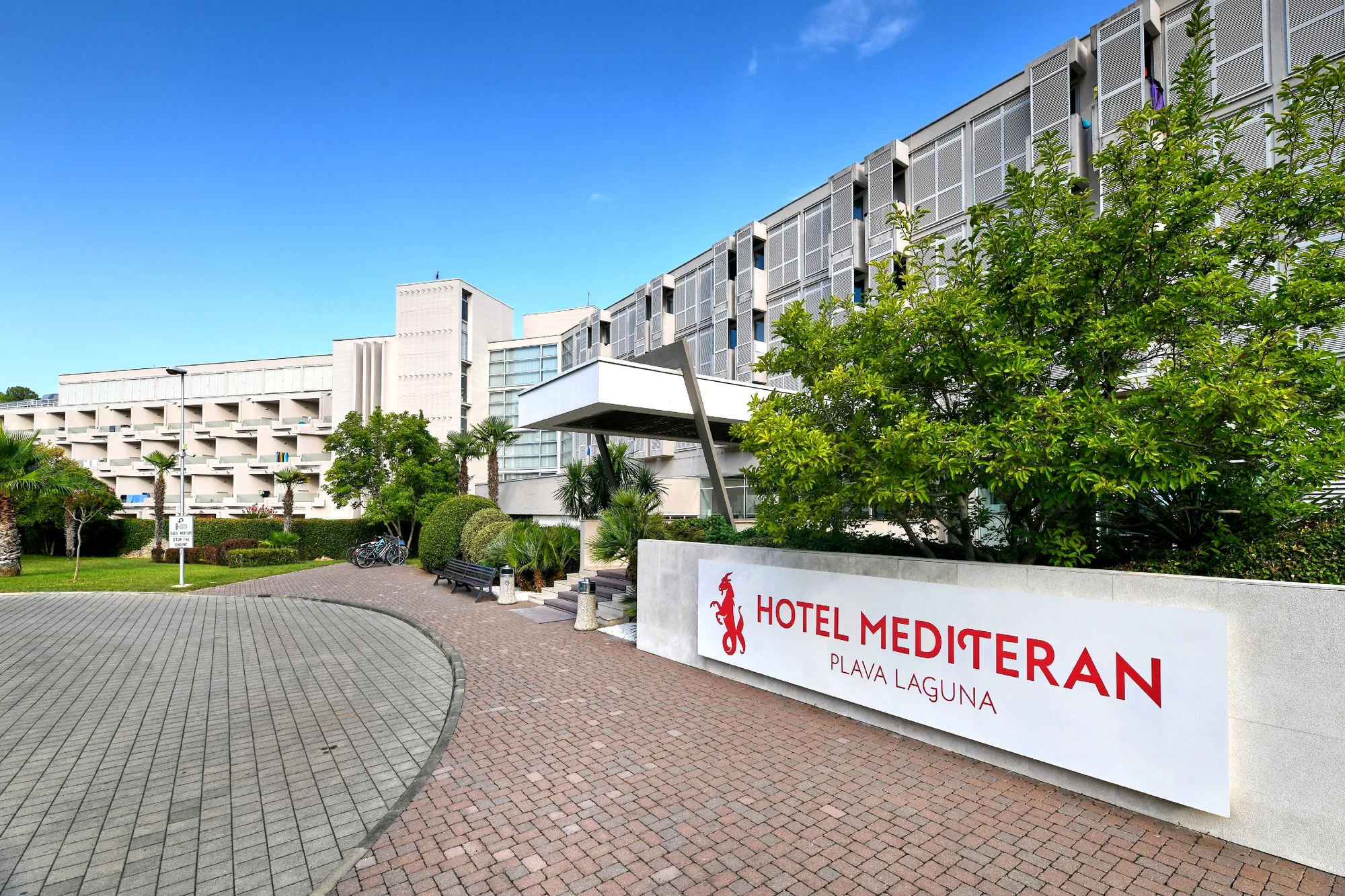 Dovolená v Poreči na Istrii: hotel 100 m od pláže, bazény, polopenze+ a 1 dítě do 11,9 let zdarma