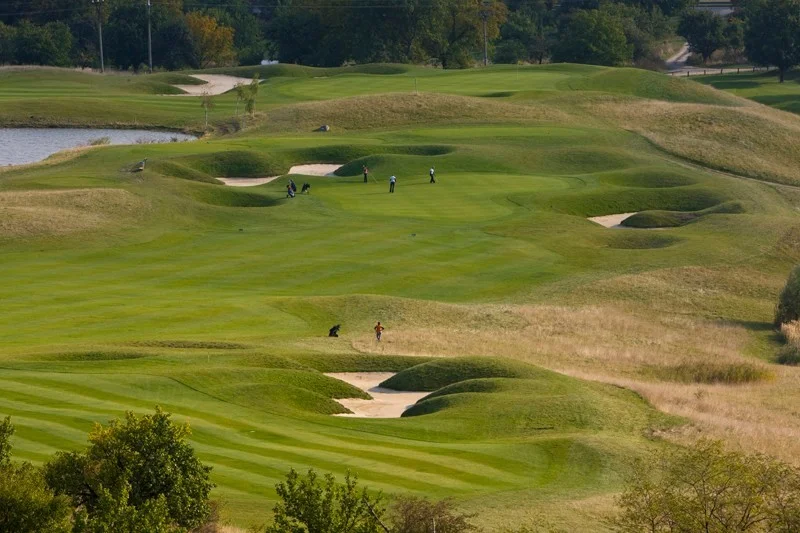 Na den golfistou: 2hodinový trénink s trenérem i individuální hra pro 1-2 osoby
