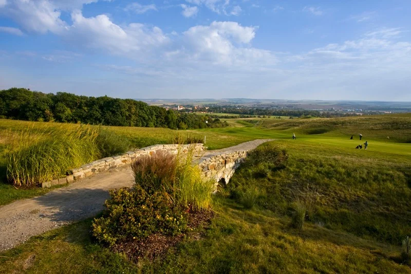 Na den golfistou: 2hodinový trénink s trenérem i individuální hra pro 1-2 osoby