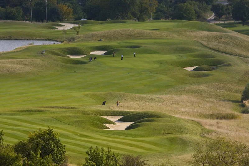 Na den golfistou: 2hodinový trénink s trenérem i individuální hra pro 1-2 osoby