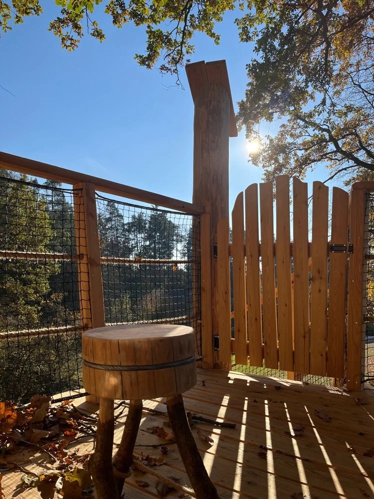 Pobyt se snídaní až pro 4 osoby v plně vybaveném treehousu na jihu Čech: žádné Wi-Fi, jen božský klid a sauna