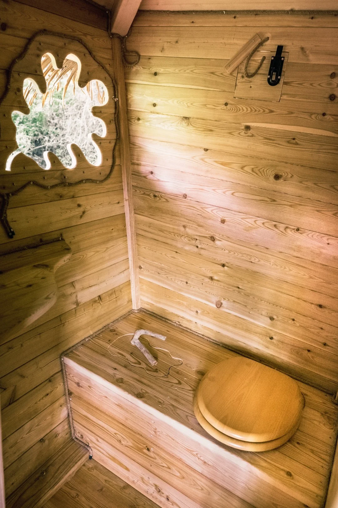 Pobyt se snídaní až pro 4 osoby v plně vybaveném treehousu na jihu Čech: žádné Wi-Fi, jen božský klid a sauna
