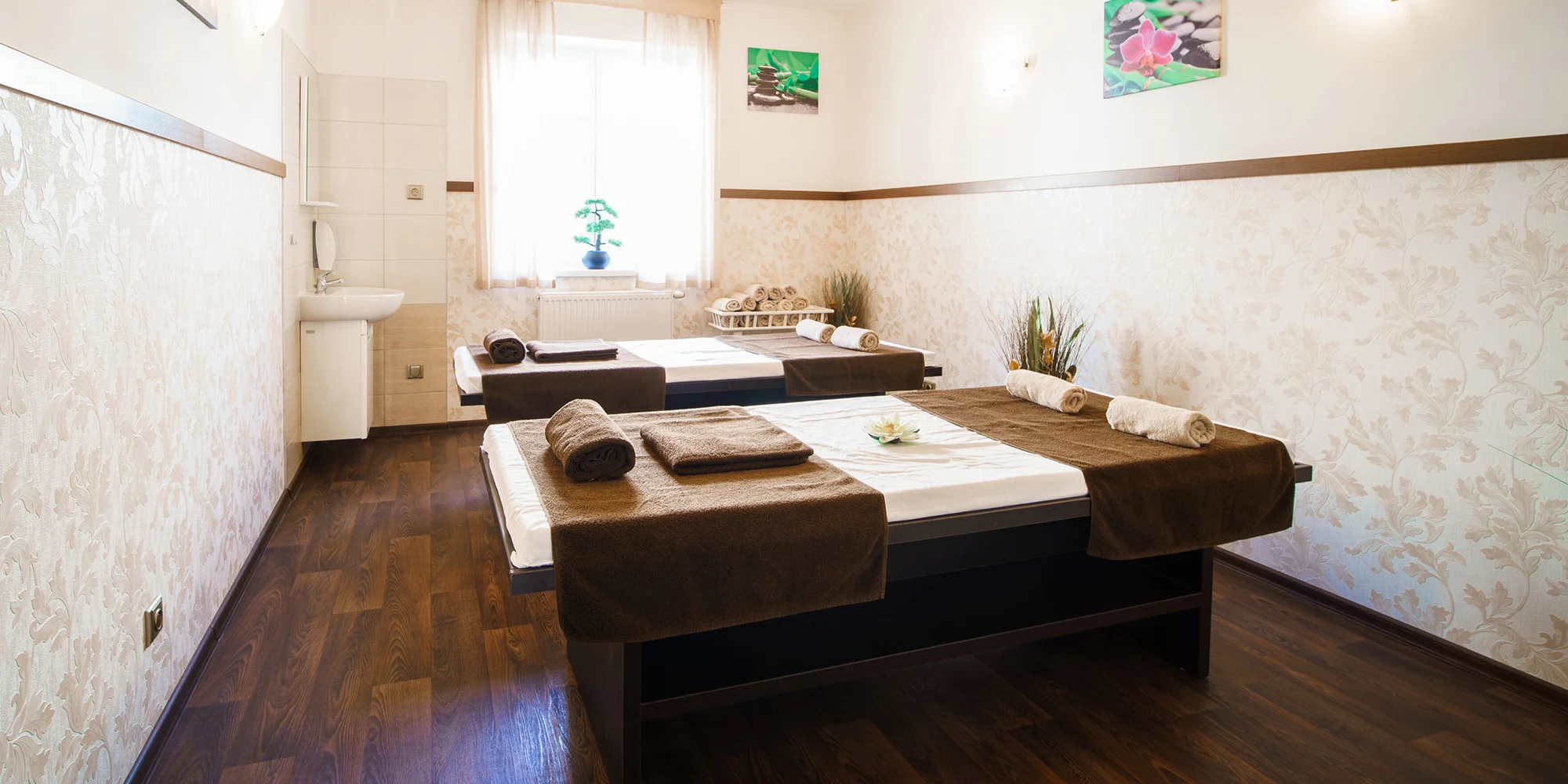 Thajské pohlazení v délce 70 minut: zábal, masáž a sleva do restaurace