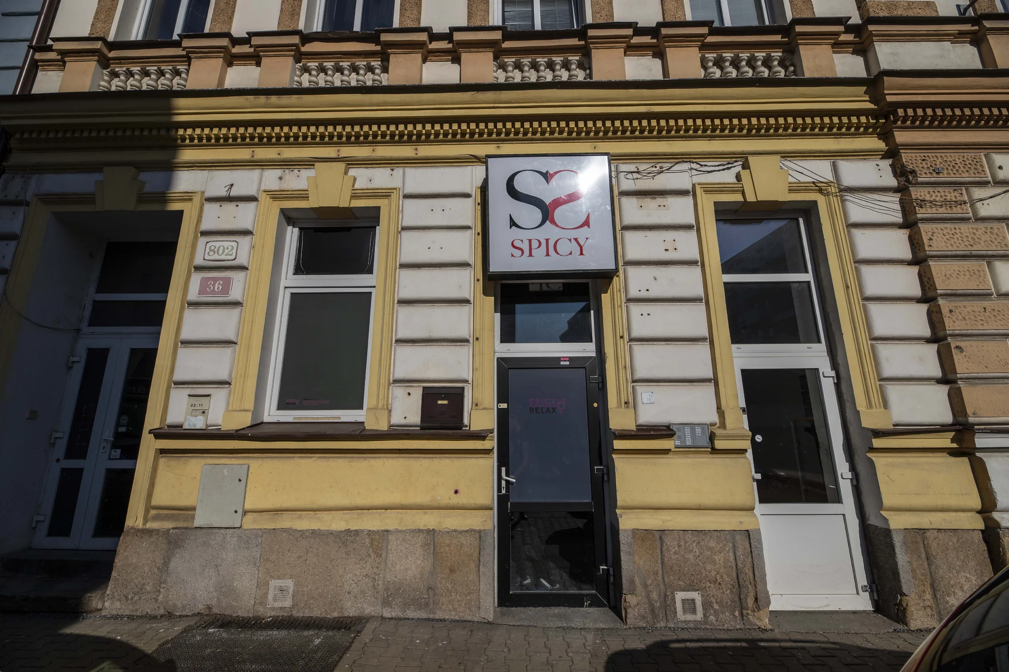 90 min. v privátním wellness s vířivkou, láhví vína a nápoji pro dva