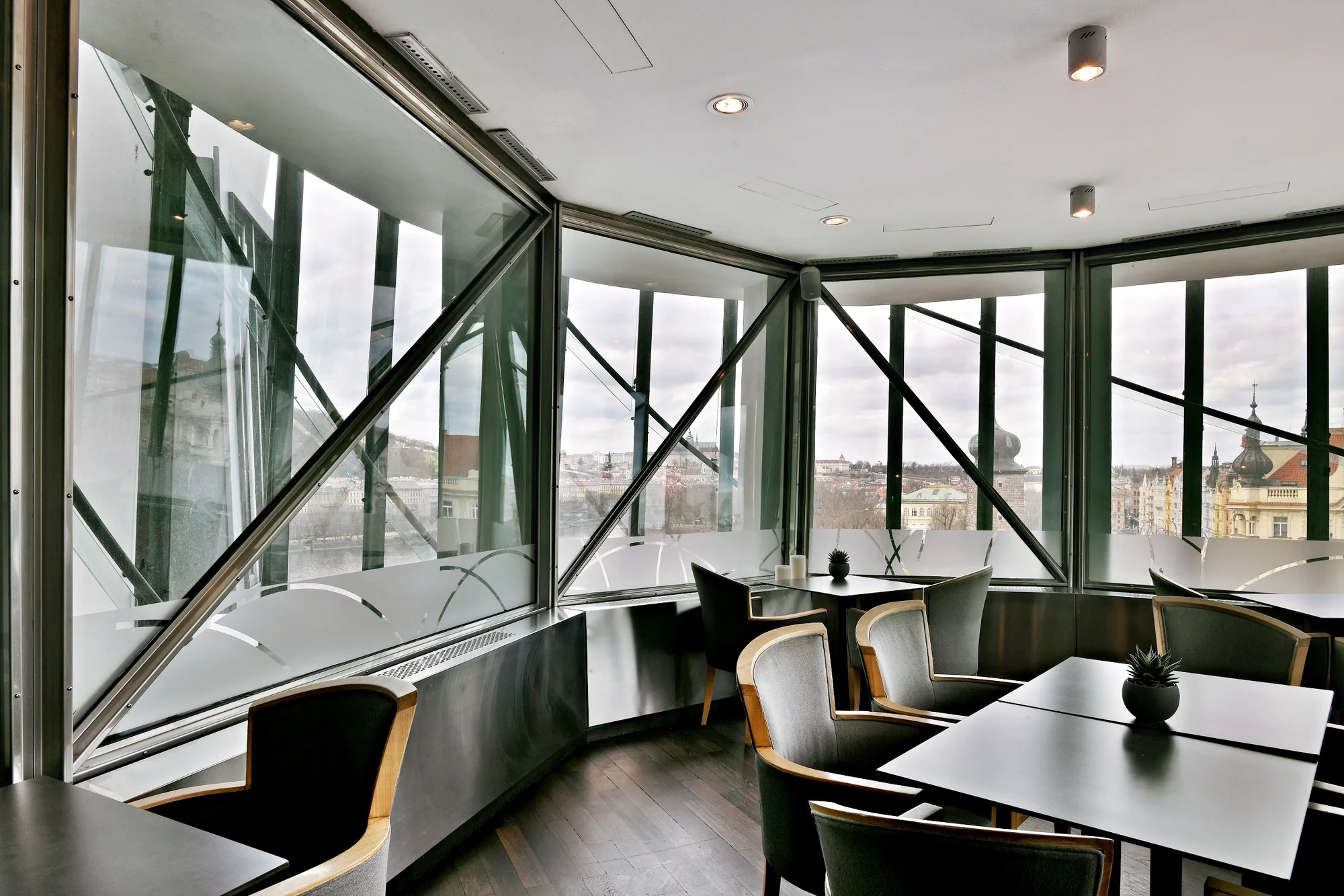 Restaurace v 7. patře Tančícího domu: 3chodové menu pro 2 osoby podle výběru