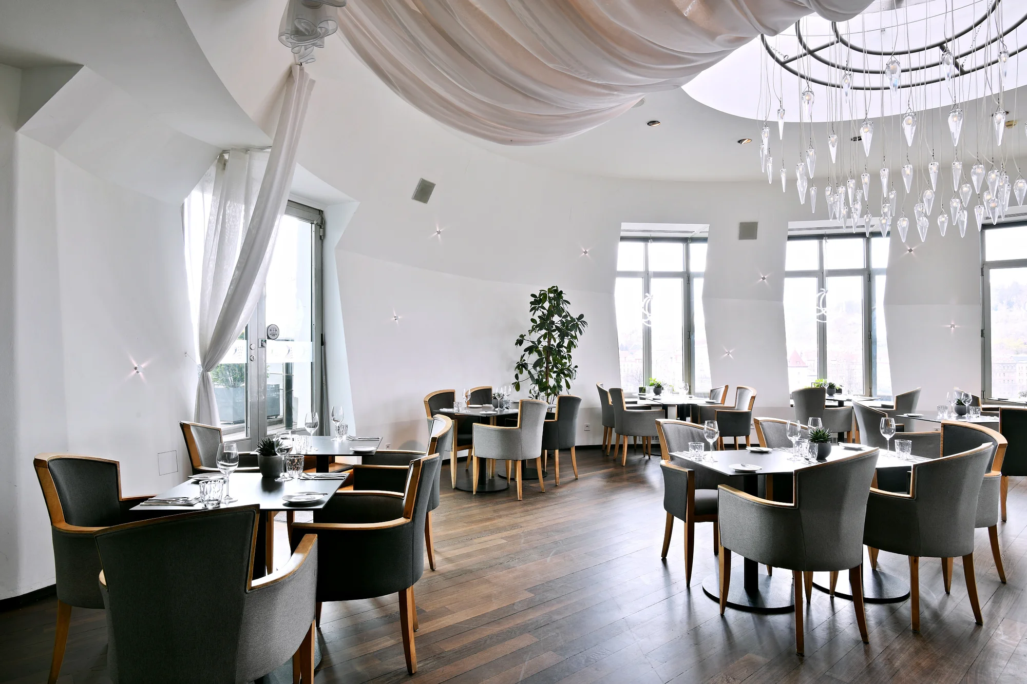 Restaurace v 7. patře Tančícího domu: 3chodové menu pro 2 osoby podle výběru