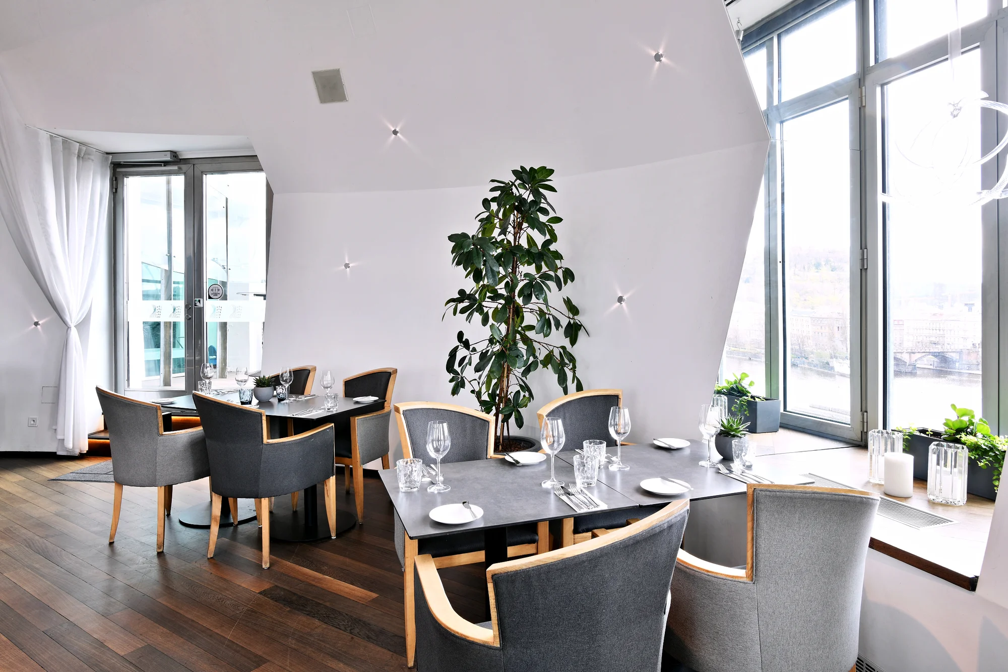 Restaurace v 7. patře Tančícího domu: 3chodové menu pro 2 osoby podle výběru