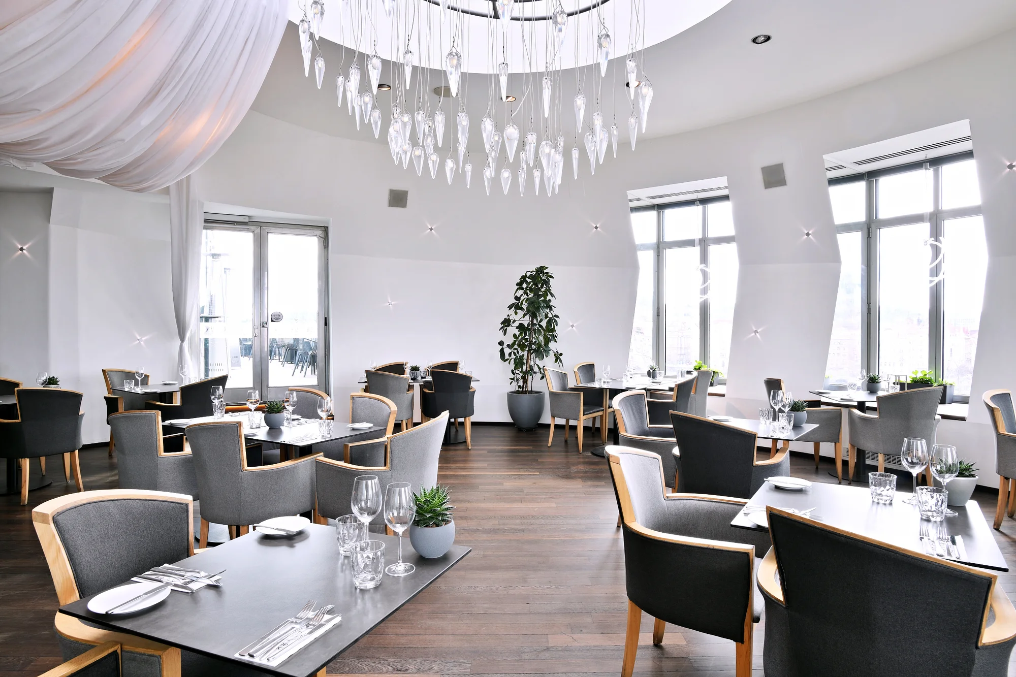 Restaurace v 7. patře Tančícího domu: 3chodové menu pro 2 osoby podle výběru