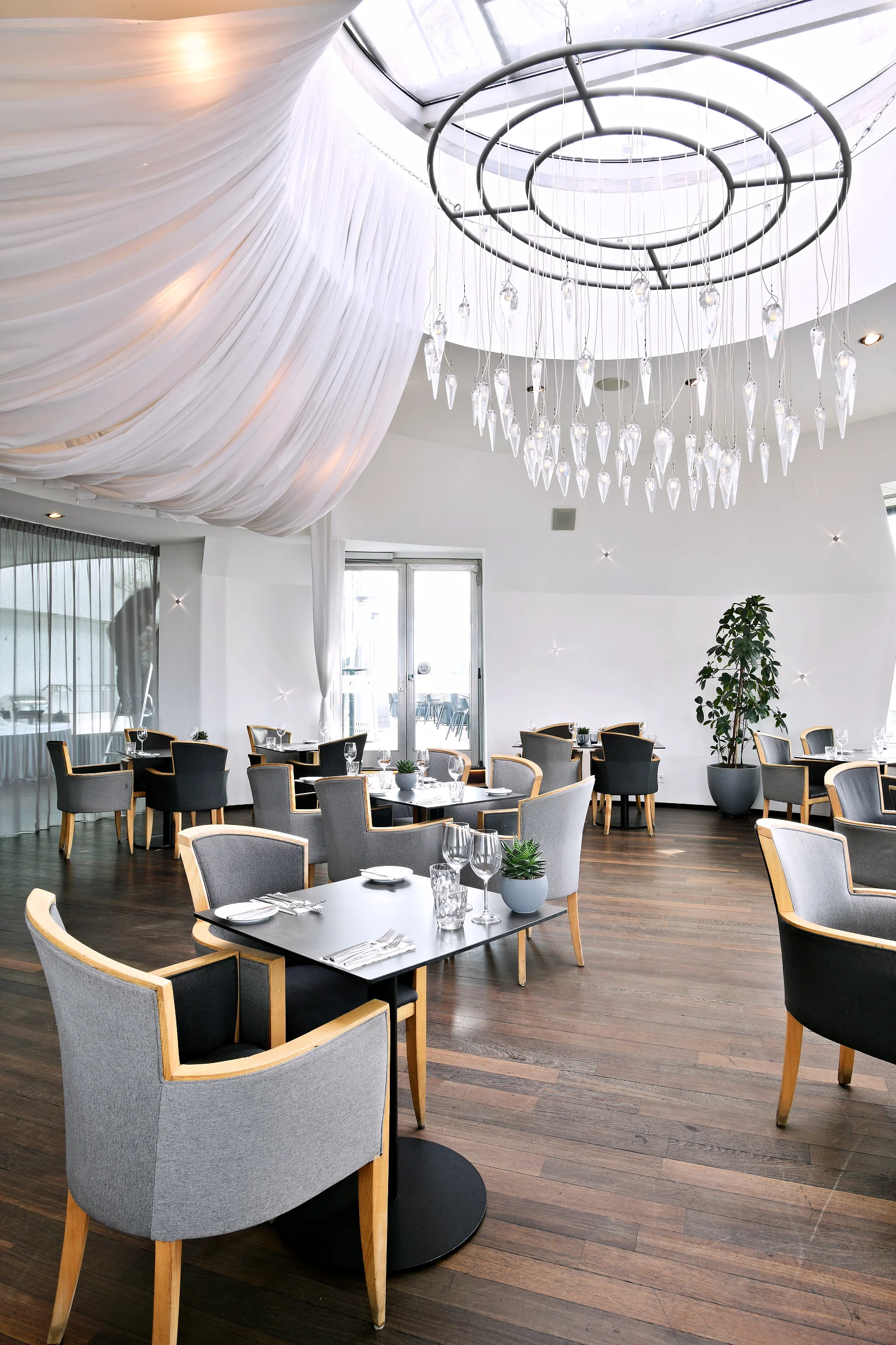 Restaurace v 7. patře Tančícího domu: 3chodové menu pro 2 osoby podle výběru