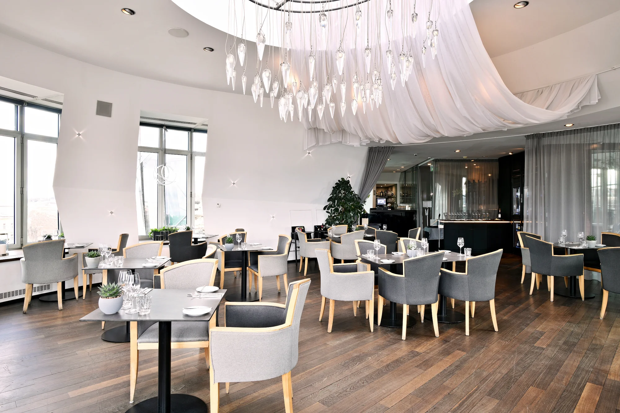 Restaurace v 7. patře Tančícího domu: 3chodové menu pro 2 osoby podle výběru