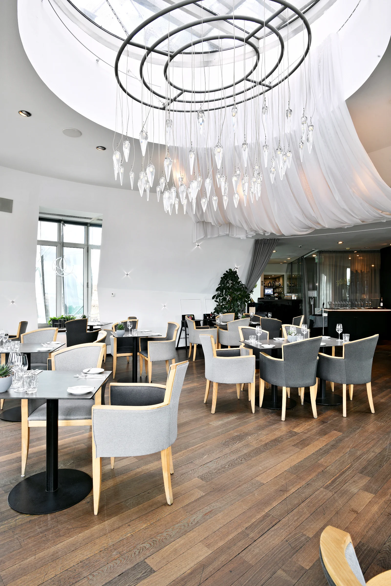 Restaurace v 7. patře Tančícího domu: 3chodové menu pro 2 osoby podle výběru