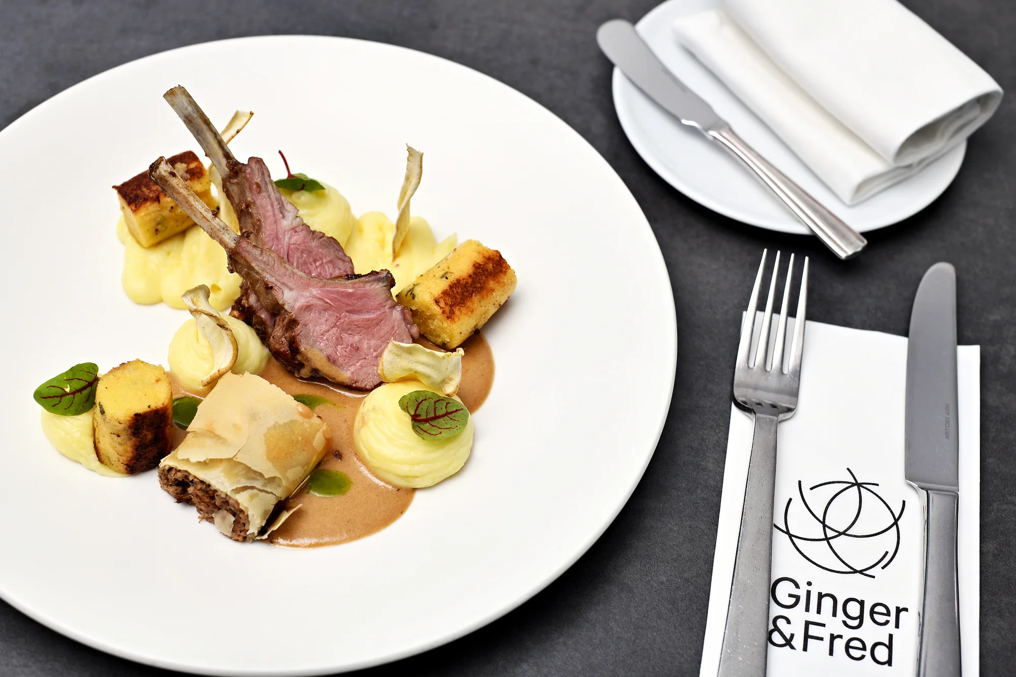 Restaurace v 7. patře Tančícího domu: 3chodové menu pro 2 osoby podle výběru