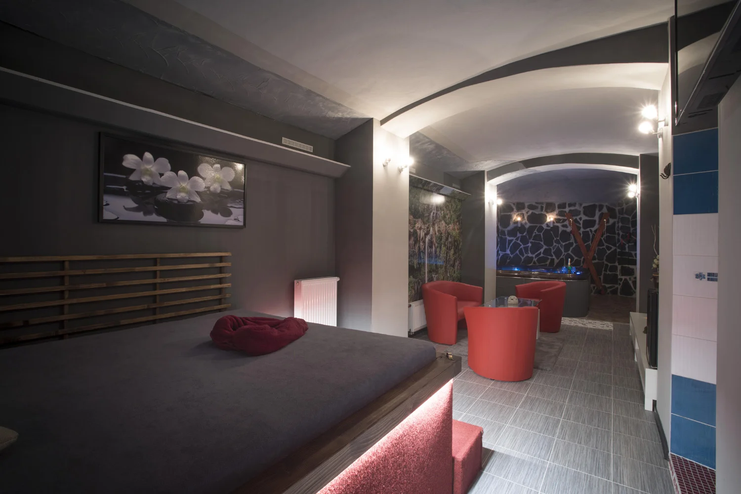 Romantika v privátním wellness: krb, sauna a vířivka na 2 hod. nebo celou noc