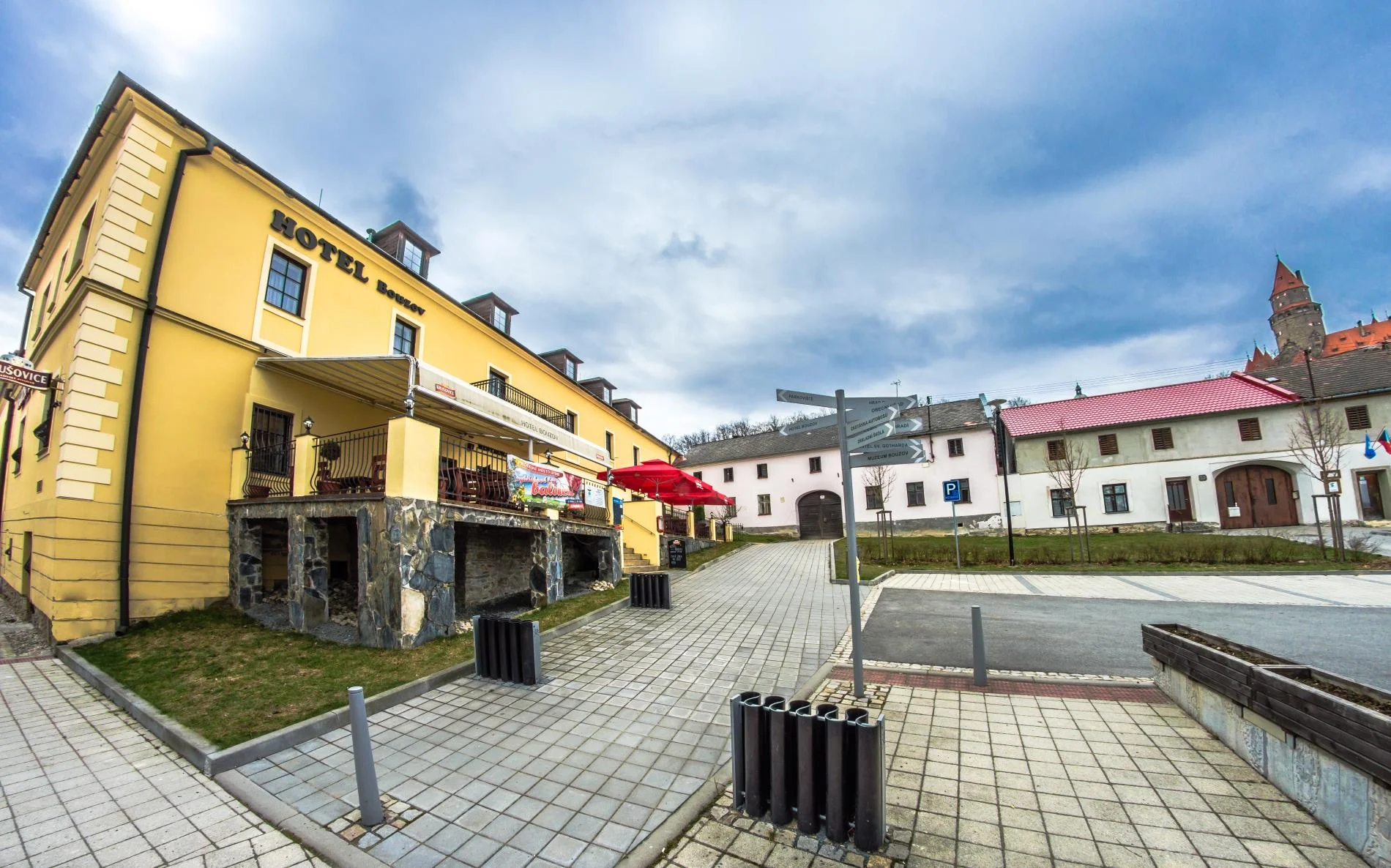 Dovolená v podhradí: pobyt v hotelu pár kroků od hradu Bouzov