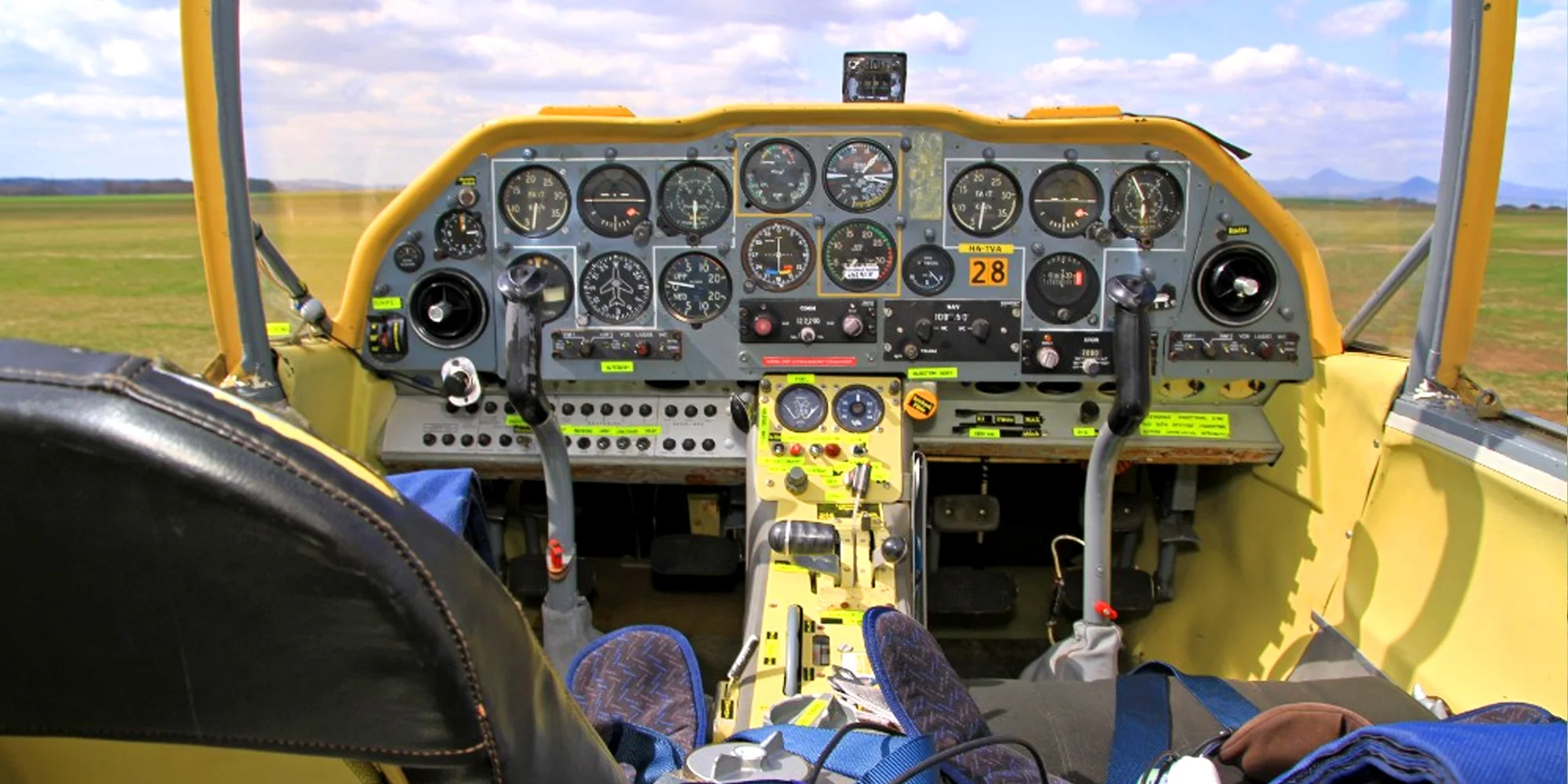 60min. komentovaná prohlídka hangáru v Roudnici či Plzni pro jednoho i dva nadšené aviatiky