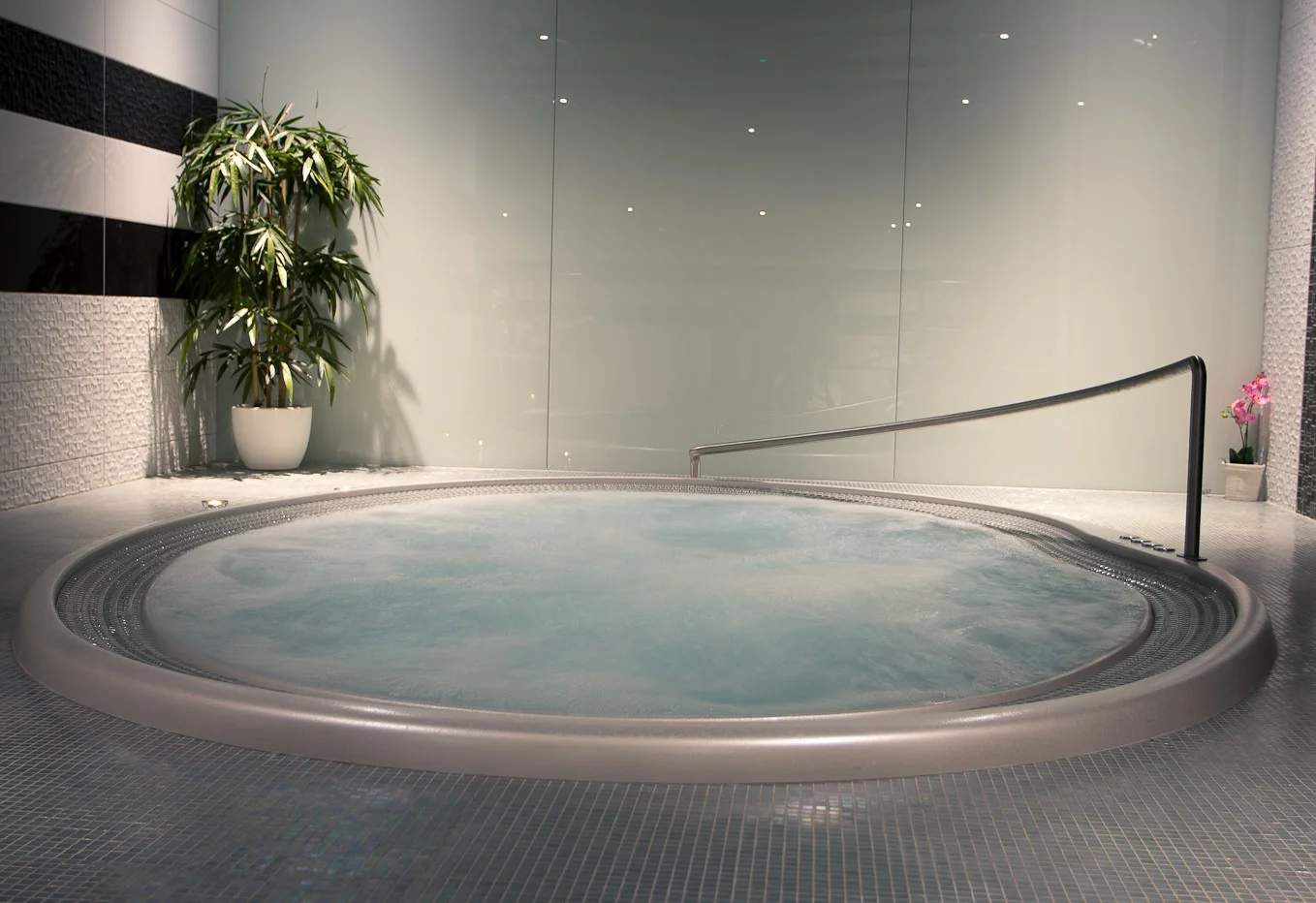 Romantický wellness balíček podle výběru: 90–210 min. privátního relaxu i masáž