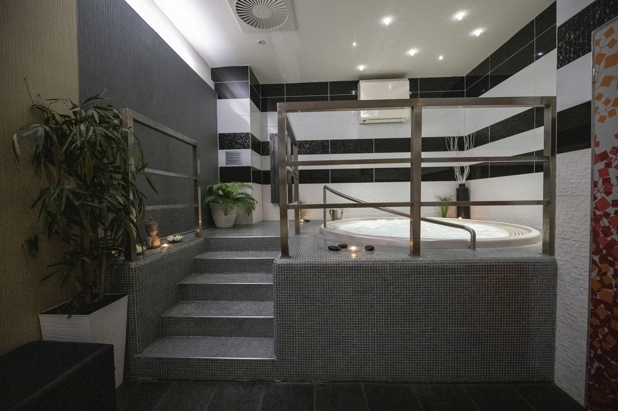 Romantický wellness balíček podle výběru: 90–210 min. privátního relaxu i masáž