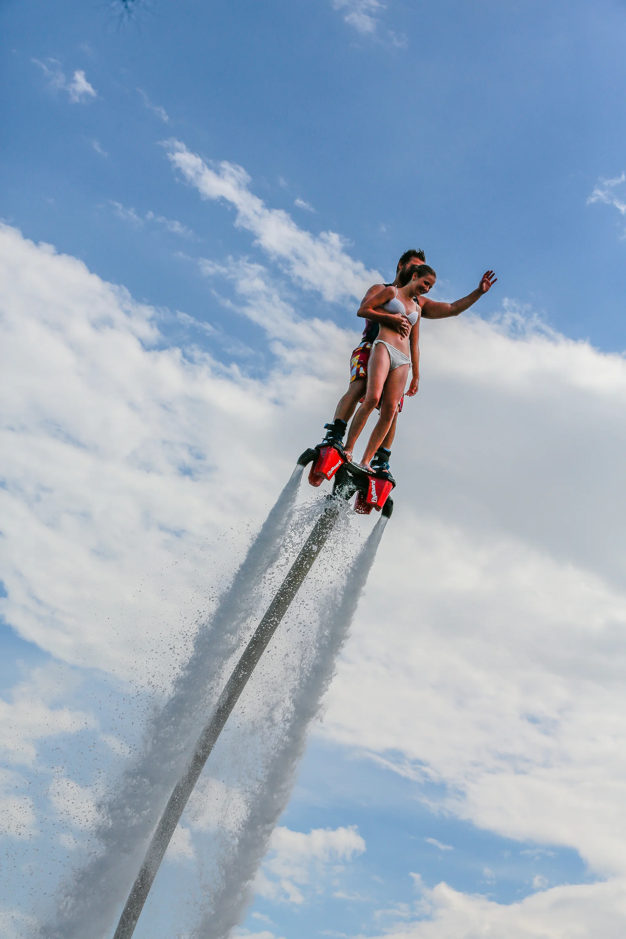 Vznášejte se nad vodou jako superhrdinové: let na flyboardu pro 1 i 2 osoby