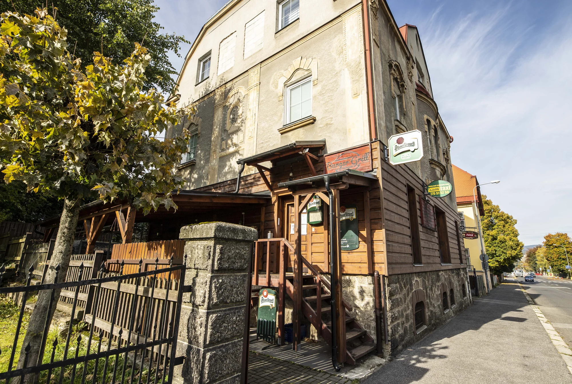 Až 6 mini burgerů, malé hranolky a dip podle výběru v Burger Grill pubu