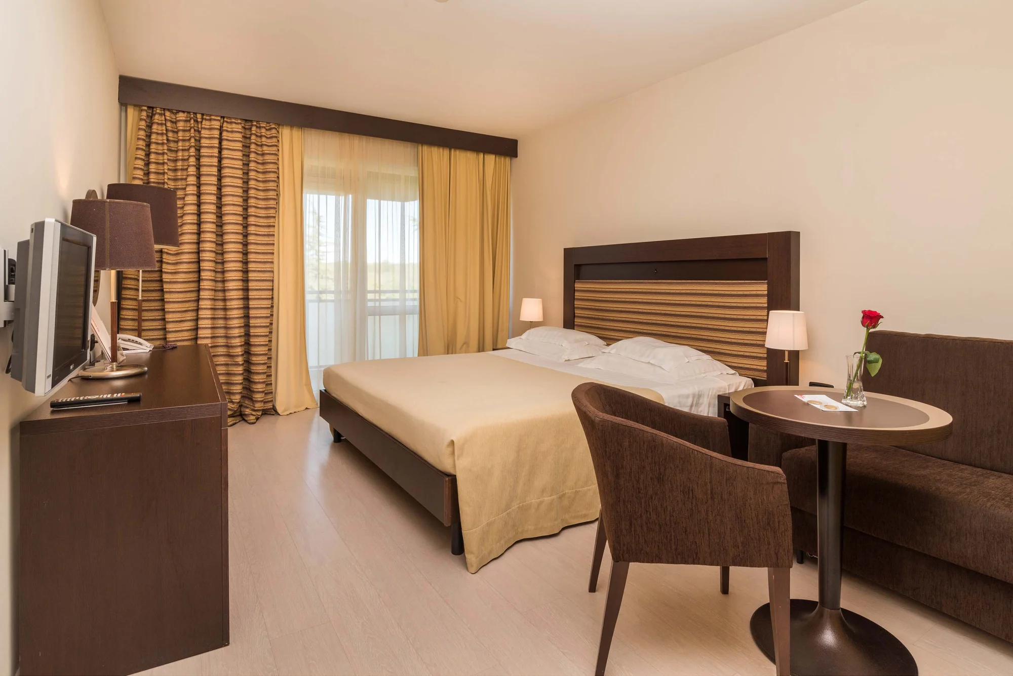 Chorvatský Umag: 4* resort s bazény a aquaparkem, jídlo i pití, 200 m na pláž a děti zdarma