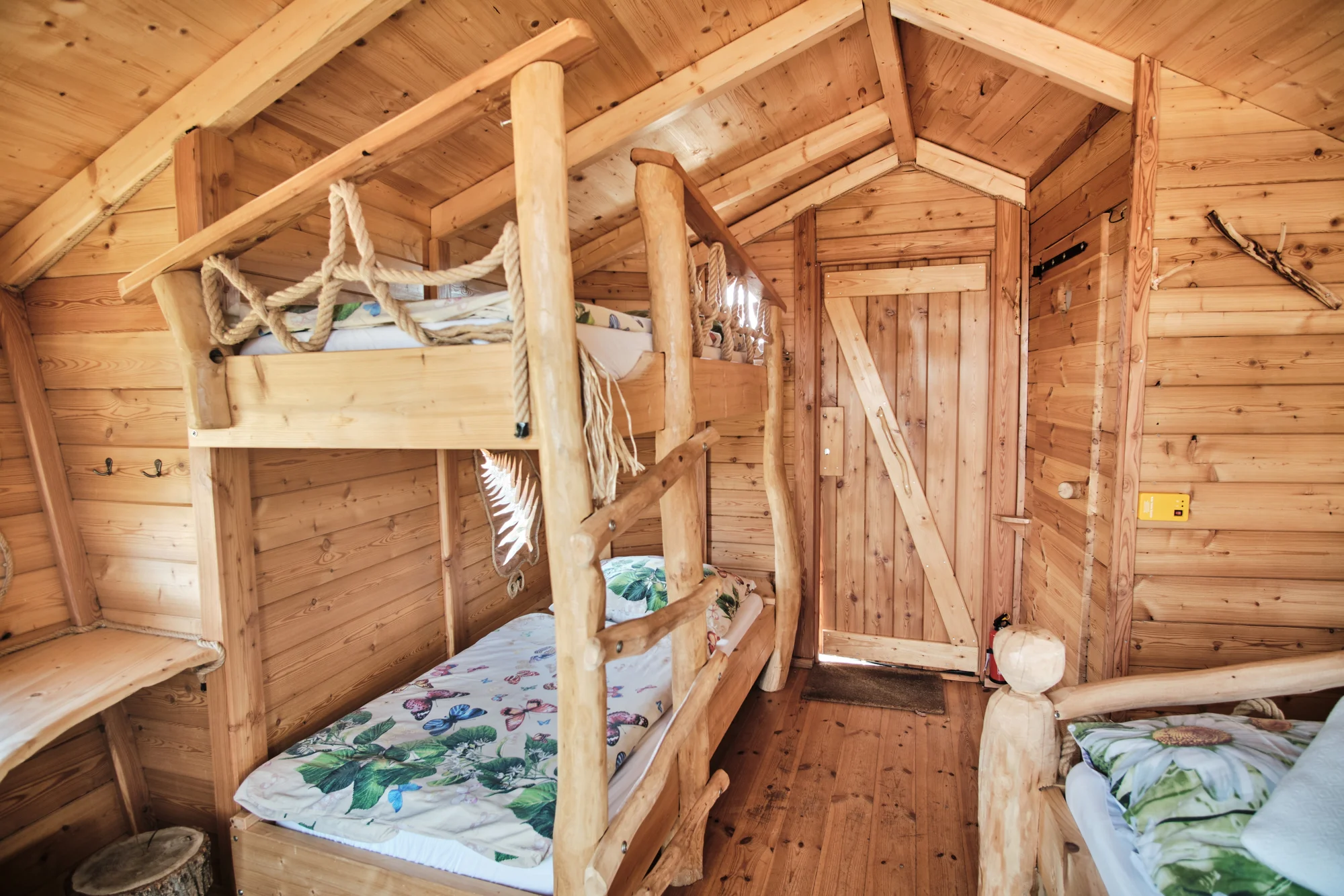 Pobyt v domku na stromě: úžasná romantika pro dva i nevšední zážitek pro děti