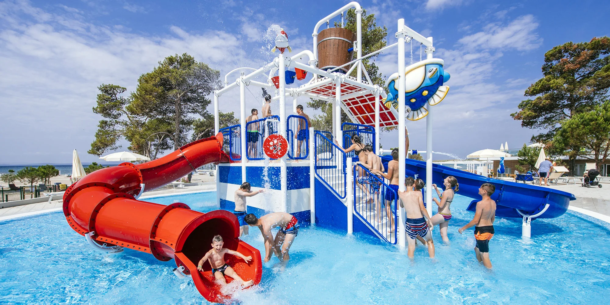 Resort v chorvatském Zatonu: mobilhome až pro 7 os., 400 m na pláž, bazény a zábava, možnost polopenze