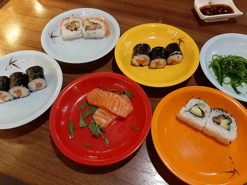 Neomezené hodování asijských dobrot: 2 hodiny running sushi pro jednoho