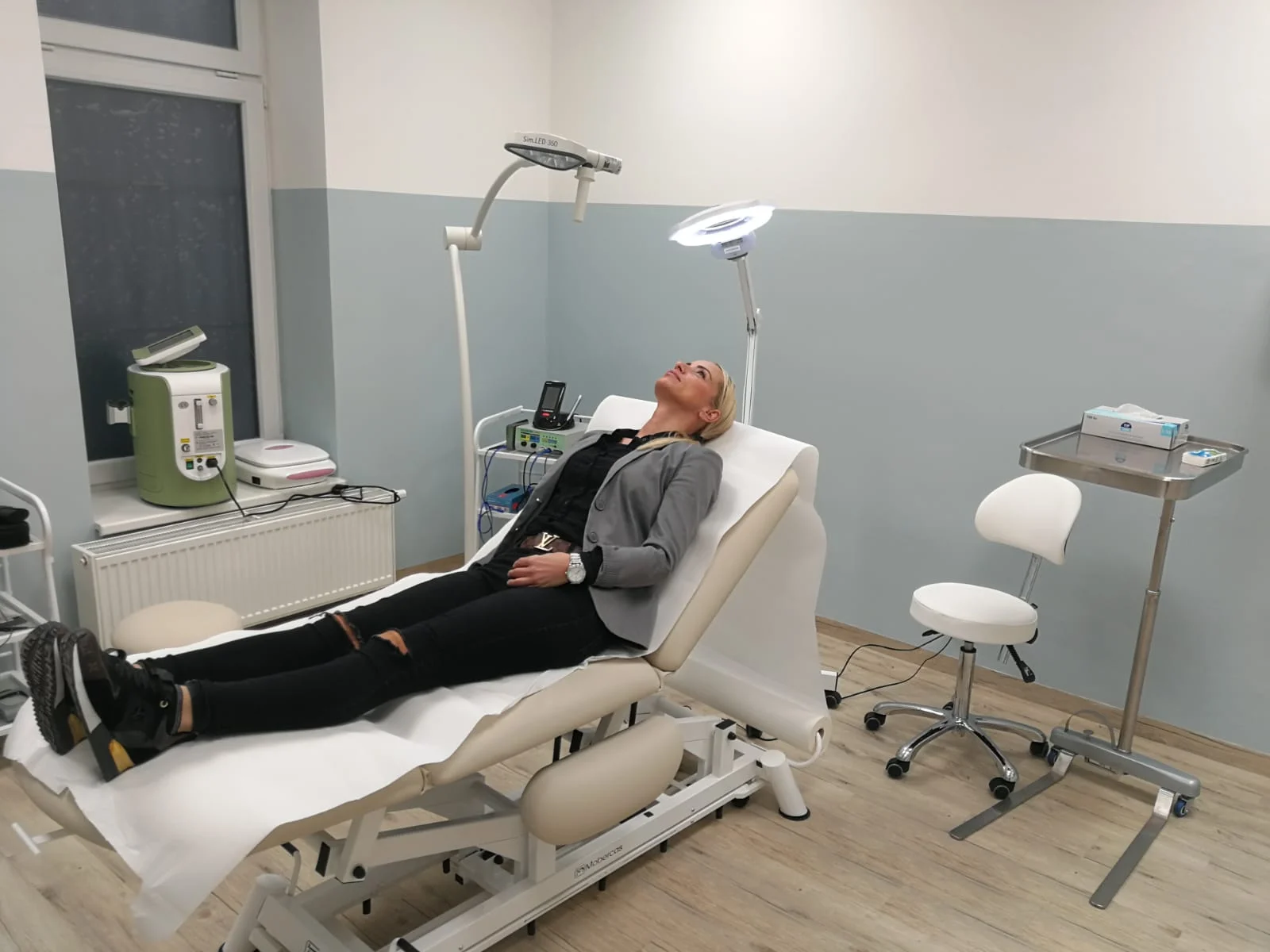 Vyhlazení či úprava mimických vrásek v obličeji botulotoxinem