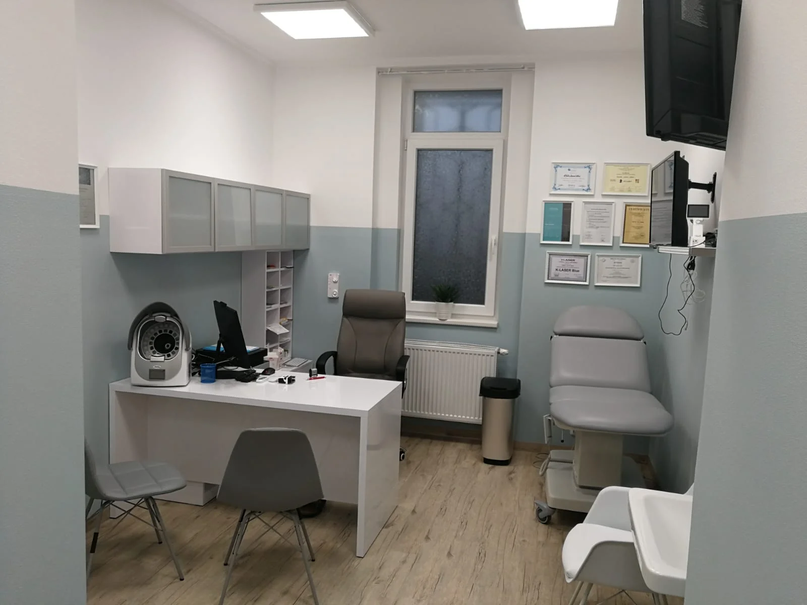 Vyhlazení či úprava mimických vrásek v obličeji botulotoxinem