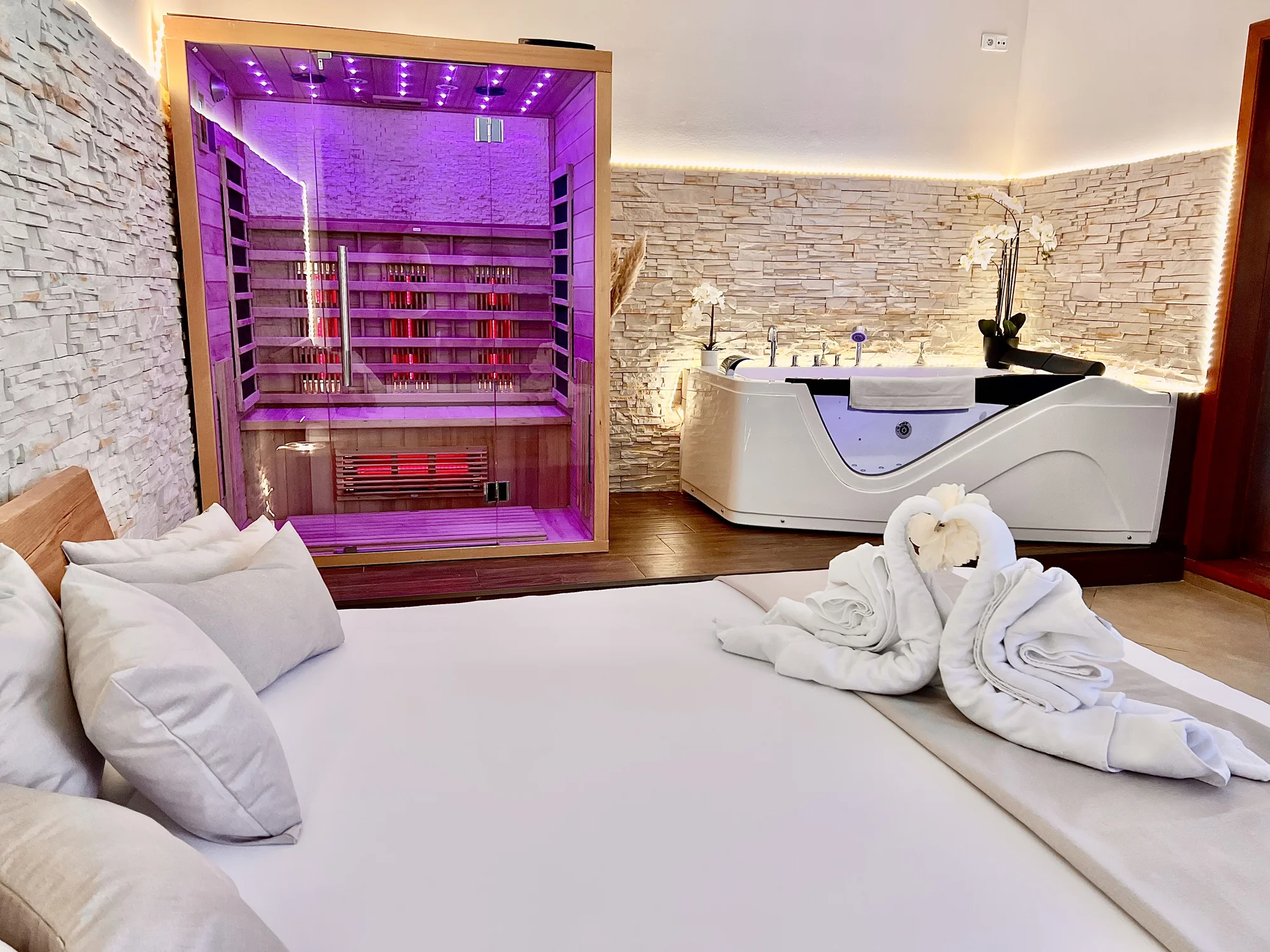 Wellness pobyt v Pardubicích: pokoje či domek s vířivkou a saunou, solná jeskyně i privátní wellness