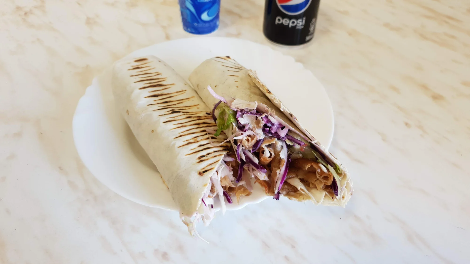 Pořádné jídlo: dürüm, döner, talíř kebabu s hranolky nebo falafel i s nápojem