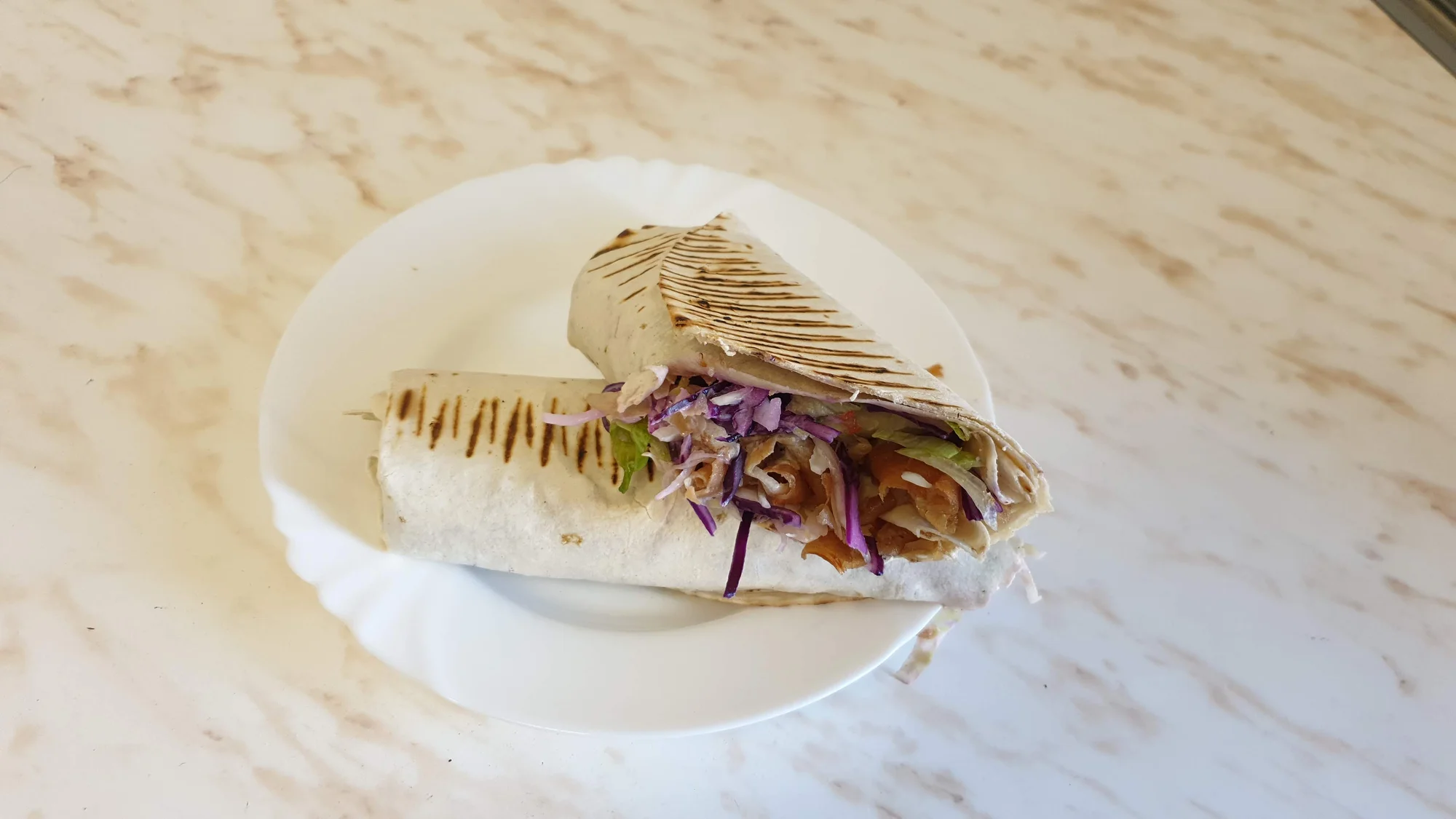 Pořádné jídlo: dürüm, döner, talíř kebabu s hranolky nebo falafel i s nápojem