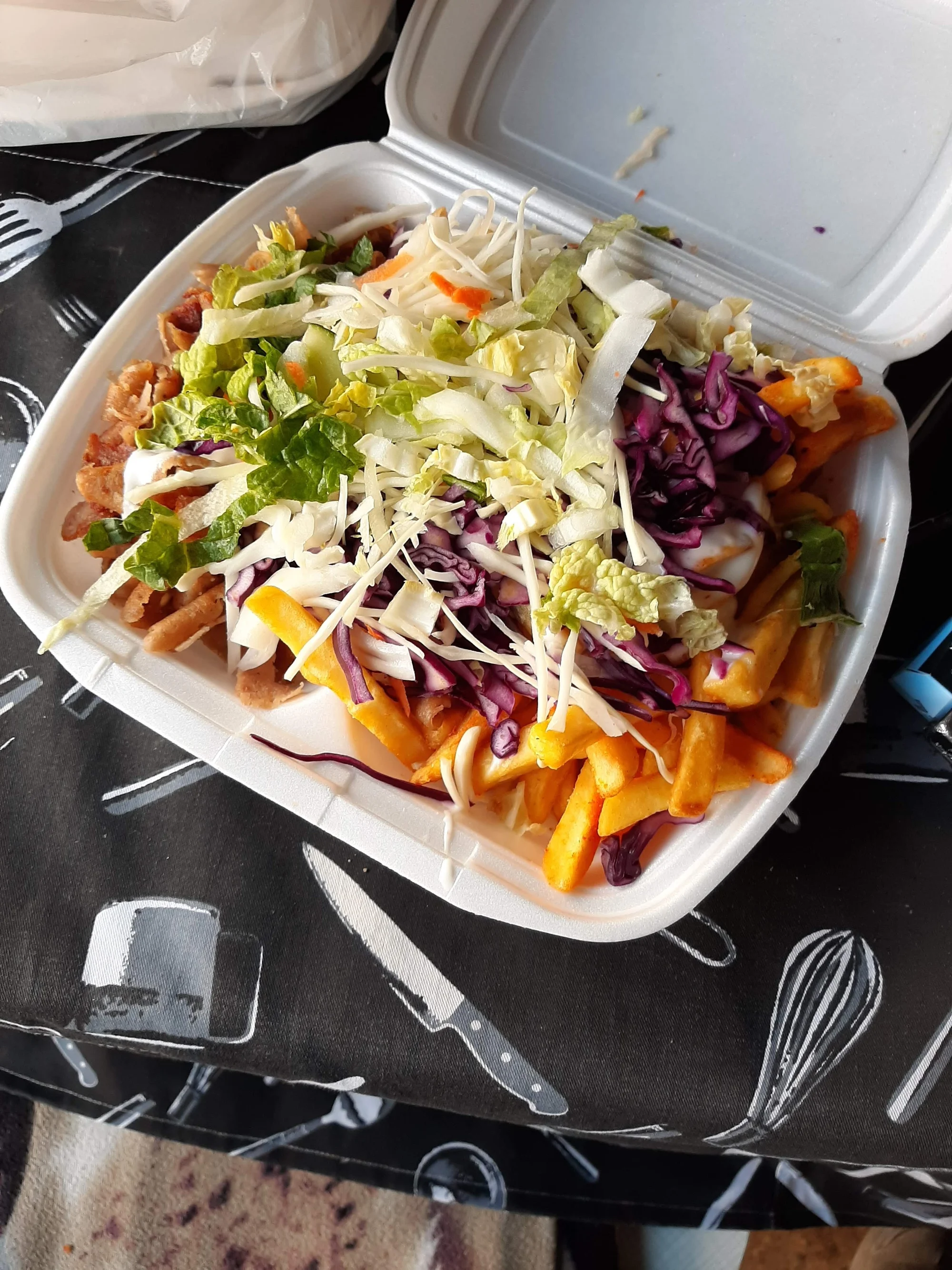 Pořádné jídlo: dürüm, döner, talíř kebabu s hranolky nebo falafel i s nápojem
