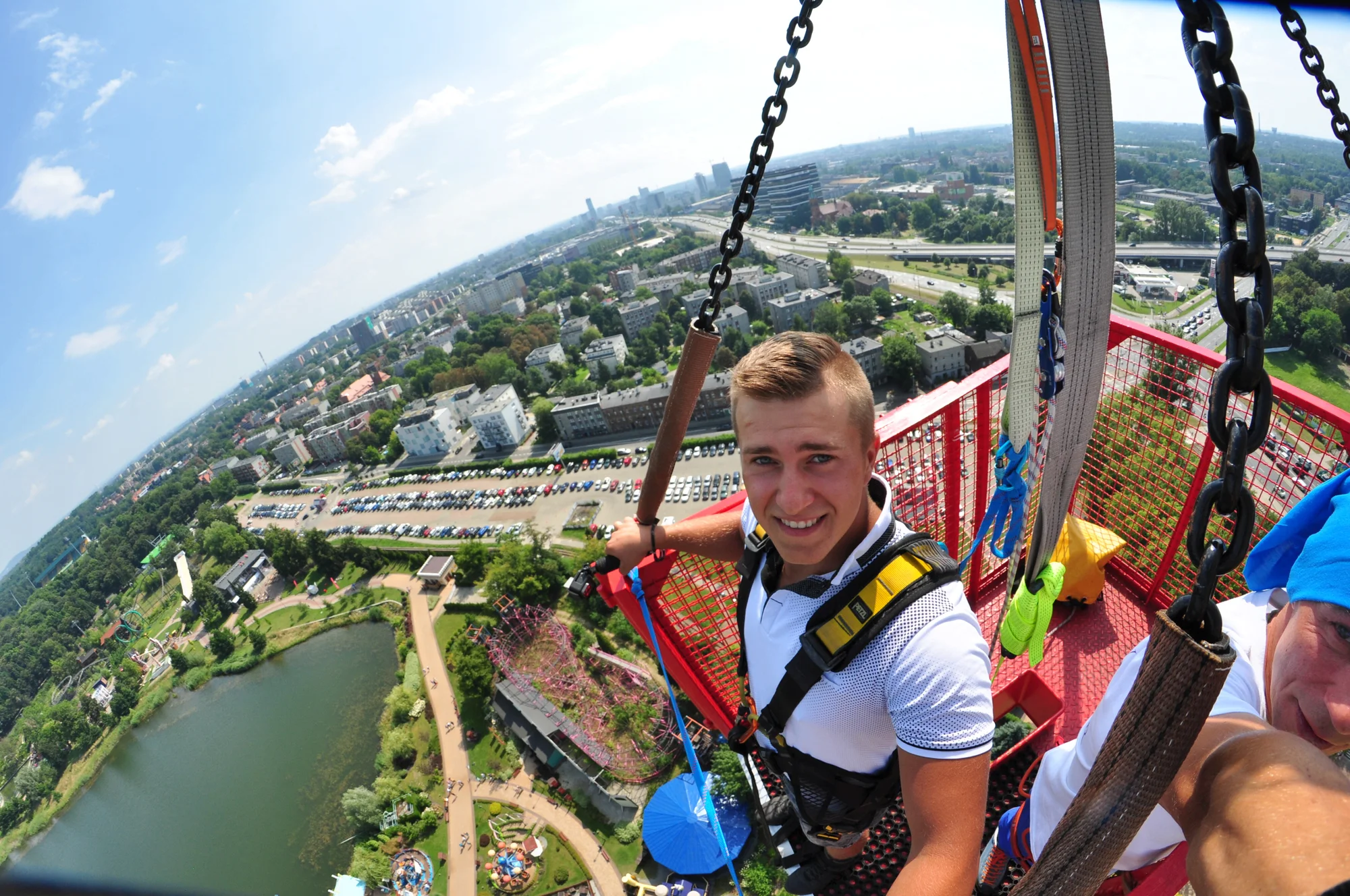 Užijte si pořádný adrenalin: bungee jumping z 90 m v polském městě Chorzów, sólo i tandem