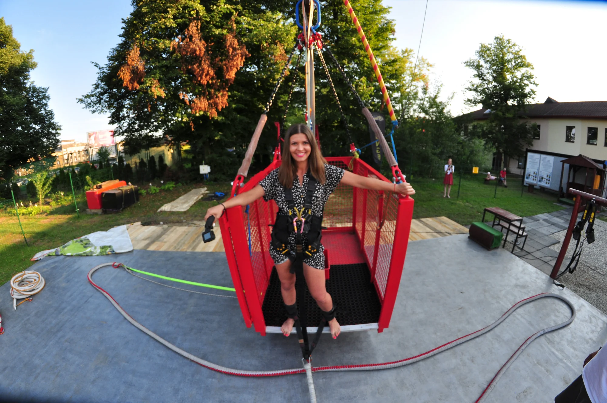 Užijte si pořádný adrenalin: bungee jumping z 90 m v polském městě Chorzów, sólo i tandem