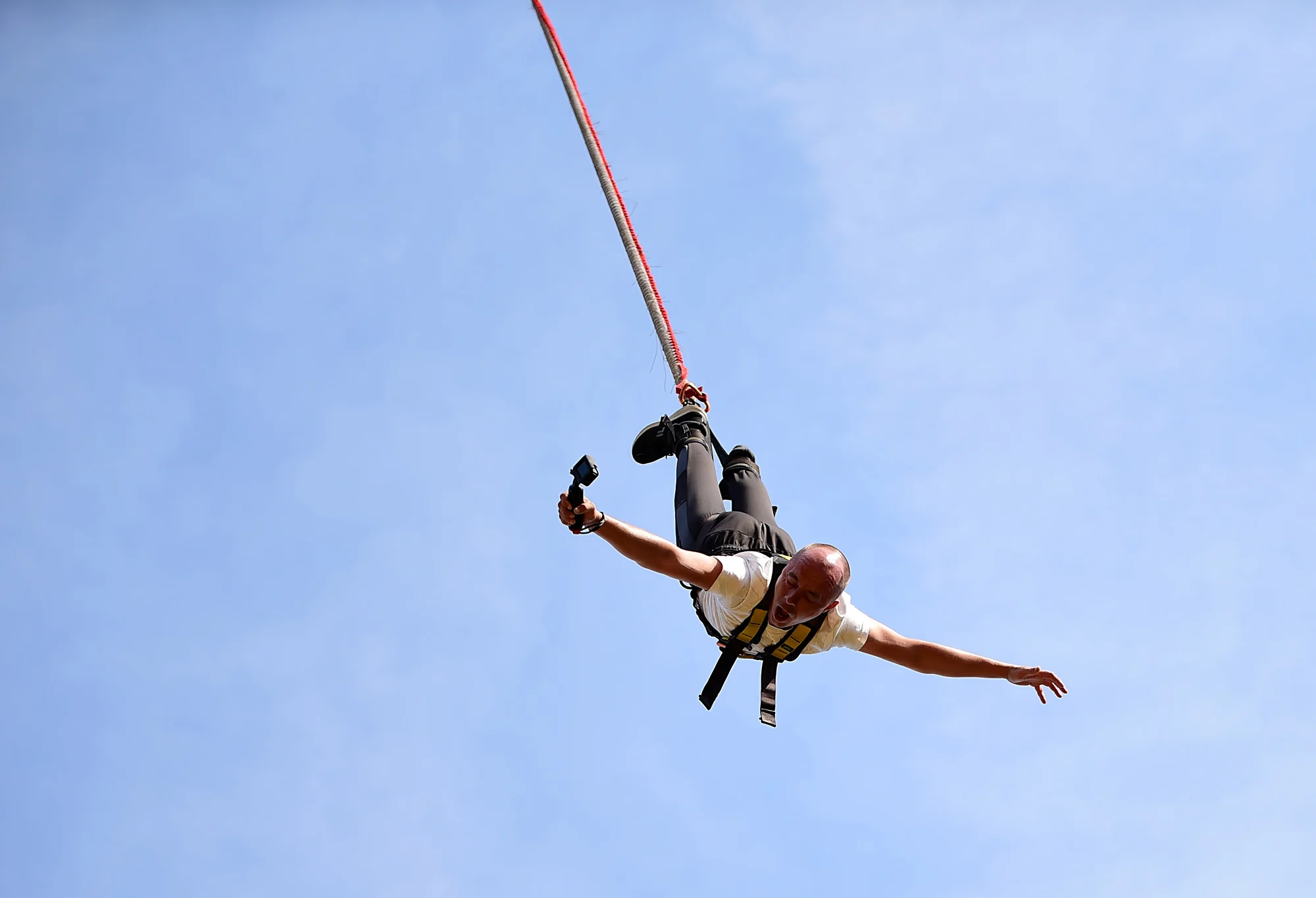 Užijte si pořádný adrenalin: bungee jumping z 90 m v polském městě Chorzów, sólo i tandem