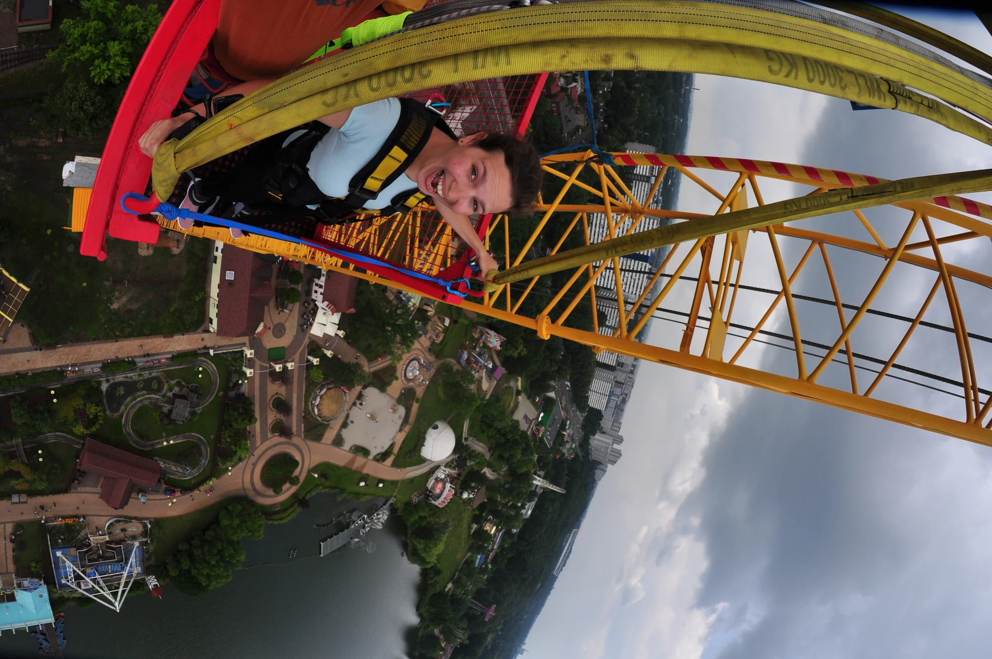 Užijte si pořádný adrenalin: bungee jumping z 90 m v polském městě Chorzów, sólo i tandem