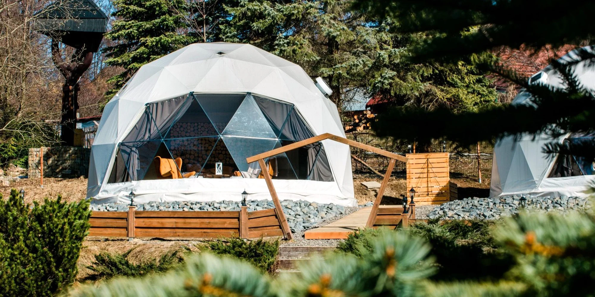 Glamping v Beskydech se snídaní i wellness: ubytování v luxusní kopuli, sauna a termální bazén