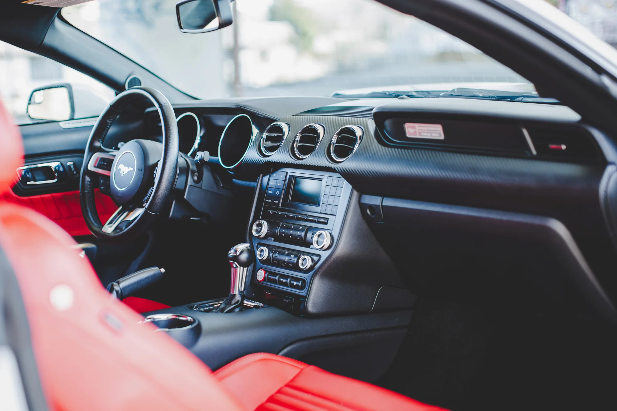 Zapůjčení Fordu Mustang na 24 nebo 48 hodin i celý víkend