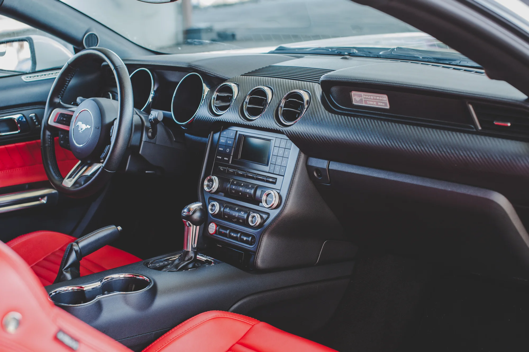 Zapůjčení Fordu Mustang na 24 nebo 48 hodin i celý víkend